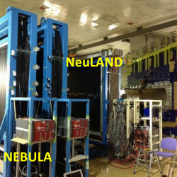 Les deux murs de plastiques scintillants NEBULA et NEULAND captent le neutron issu de la décroissance en vol du fluor-28 en fluor-27. Les informations concernant les états du fluor sont déduites du temps de vol et de la position des neutrons dans les détecteurs. Le fluor-27 est ensuite défléchi par l'aimant supraconducteur SAMURAI (au fond à droite sur l'image) pour être identifié à son plan focal Les deux murs de plastiques scintillants NEBULA et NEULAND captent le neutron issu de la décroissance en vol du fluor-28 en fluor-27. Les informations concernant les états du fluor sont déduites du temps de vol et de la position des neutrons dans les détecteurs. Le fluor-27 est ensuite défléchi par l'aimant supraconducteur SAMURAI (au fond à droite sur l'image) pour être identifié à son plan focal