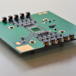 Support détecteur diamant segmenté avec son électronique front-end (préamplificateur LNA très large bande) Support détecteur diamant segmenté avec son électronique front-end (préamplificateur LNA très large bande)
